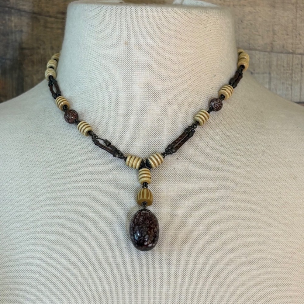 Vintage Boho Cream Brown Ribbed Bead Magnetic Necklace Marbled Stone Pendant